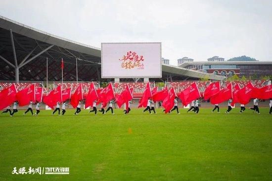 目前他的英力士集团拥有法甲尼斯和瑞士洛桑两家足球俱乐部。